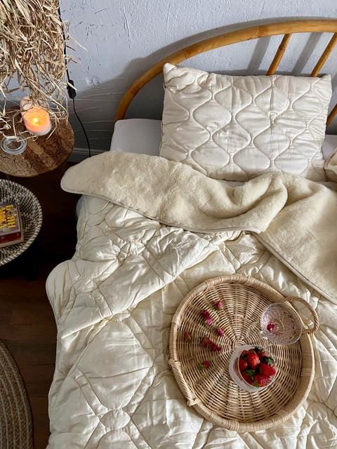 Ecru Merino Wool & Cotton Sateen Blanket – Quilted, Reversible & All-Season Comfort